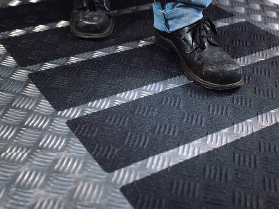 Противоскользящая лента 3M Safety-Walk 710 грубая зернистость, черная 25 мм